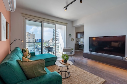 Harbor 304: Stylish 1-Bedroom Apartment in Larnaca