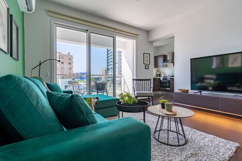 Harbor 104: Stylish 1-Bedroom Apartment in Larnaca