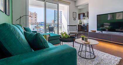 Harbor 104: Stylish 1-Bedroom Apartment in Larnaca