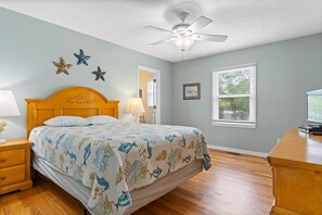 3 bedrooms, travel crib, free WiFi, bed sheets