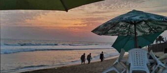 Self-contained 2Br Apt near Beach

