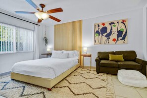 4 Schlafzimmer, Schreibtisch, Bügeleisen/Bügelbrett, Reisekinderbett