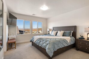 4 bedrooms, desk, iron/ironing board, travel cot