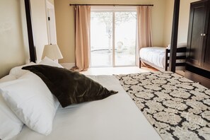 8 habitaciones, tabla de planchar con plancha, wifi y ropa de cama 