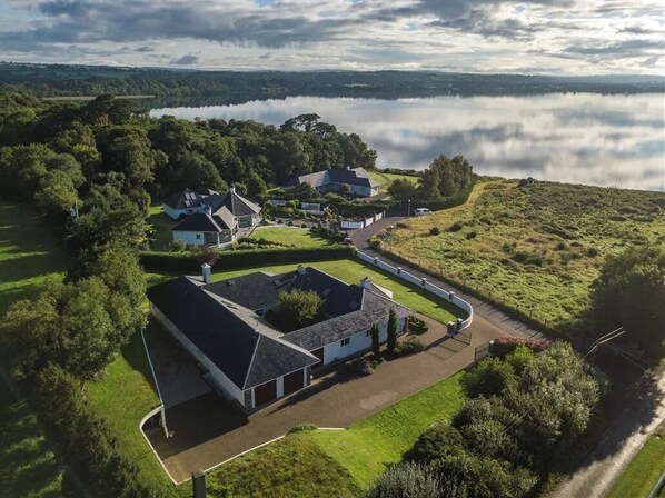 Exterior - Luxury eight Bedroom Home (Sleeps17) with views of Killarney Lakes and Mountains (Killarney)