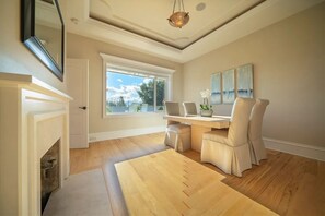 Dining - Luxury eight Bedroom Home (Sleeps17) with views of Killarney Lakes and Mountains (Killarney)