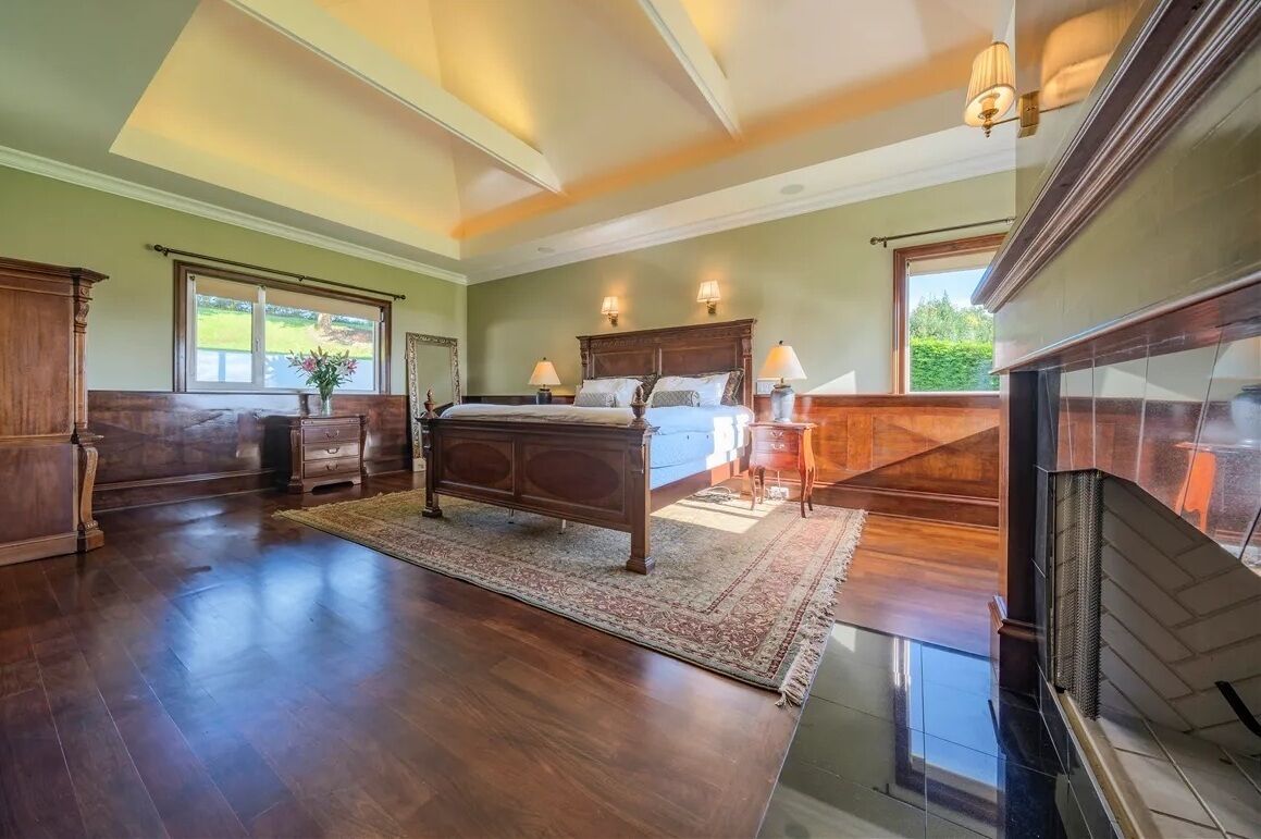 8 عدّة غرف نوم ومكواة/لوح كي وواي فاي وملاءات أسرّة