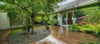 Luxury eight Bedroom Home (Sleeps17) with views of Killarney Lakes and Mountains