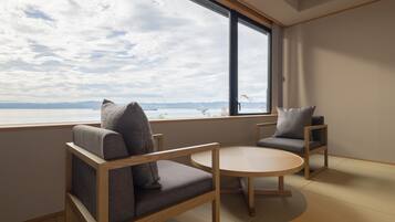 ENOME Non-smoking | Premium bedding, down comforters, pillowtop beds, free minibar