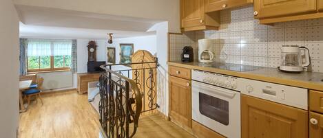 Fridge, oven, dishwasher, coffee/tea maker