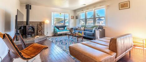 智能电视、壁炉