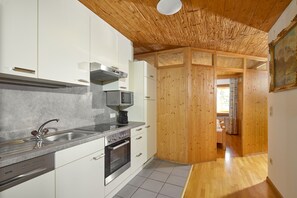 Réfrigérateur, four, plaque de cuisson, lave-vaisselle