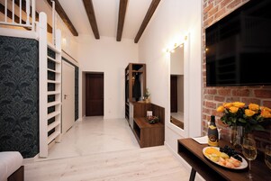 Kamar Quadruple Comfort, Bebas Asap Rokok, kamar mandi pribadi | Meja kerja, ruang kerja ramah laptop, dan setrika/meja setrika