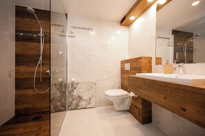 Comfort Quadruple Room, Non Smoking, Private Bathroom | Bathroom | Shower, hair dryer, slippers, towels