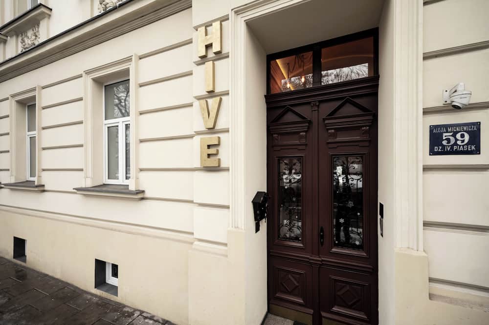 Hive Family House