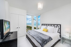 4 soverom, safe på rommet, skrivebord og strykejern/-brett