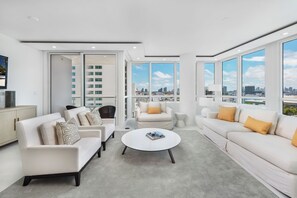 Smart-TV, videospill, DVD-spiller og fotballspill