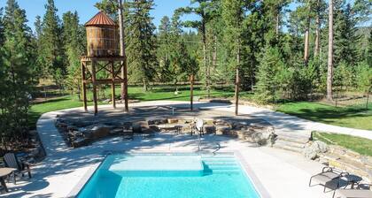 Modern Single-Level Property w/ Covered Patio, Fire-Pit, Hot Tub, Open Plan!
