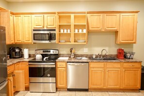 冰箱、烤箱、炉灶、烤面包机