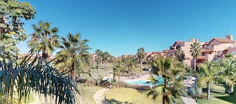 2 bedroom apartment 5 min walk to 1st tee and Hotel