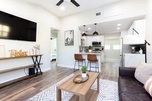 TV - ST Urban Oasis heated pool (St. Petersburg)