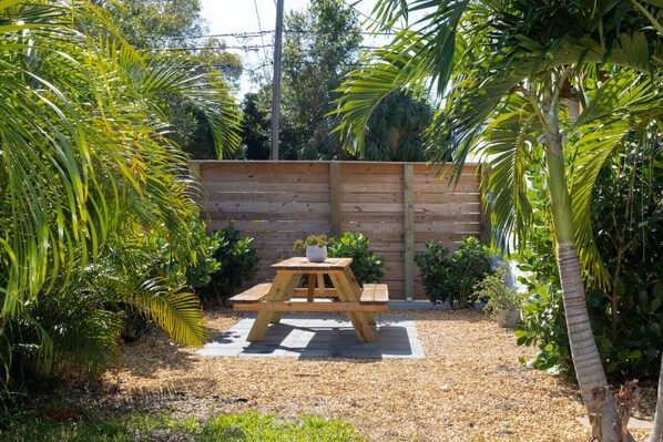 屋外ダイニングエリア