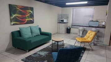 Télévision à écran plat de 32 pouces avec chaßnes numériques, télévision