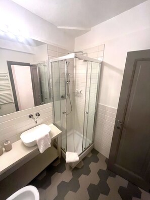 Hårføner, håndklær, såpe og toalettpapir