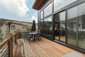 Outdoor dining - Stunning 4 Bedroom in Silverthorne! (Silverthorne)