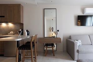 Appartement classique, vue sur la mer | Repas dans la chambre