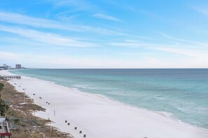 På stranden