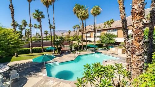 Mondo Condo, Downtown PS getaway and Pickleball paradise!