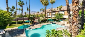 Mondo Condo, Downtown PS getaway and Pickleball paradise!