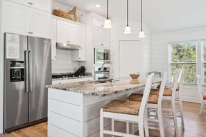 Fridge, microwave, oven, stovetop - The Kaleidoscope Top Floor Condo (Tybee Island)