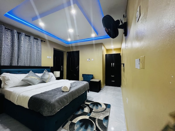 Executive Suite | Desk, laptop workspace, blackout drapes, free WiFi - New Heights Castle Hotels (Epe)