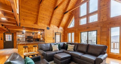 West Virginia Luxury Cabin, near Snowshoe, in Beautiful Sunset Mountain Village