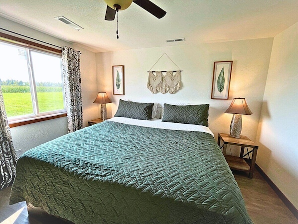5 bedrooms, free WiFi, bed sheets - The Barndominium - Lots of Space! (Butternut)