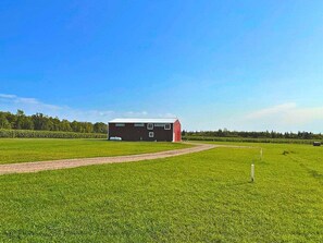 Property grounds - The Barndominium - Lots of Space! (Butternut)