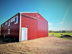 Exterior - The Barndominium - Lots of Space! (Butternut)