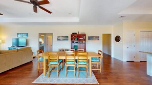 Dining - Harlan's Haven (Bolivar Peninsula)