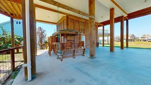 Outdoor dining - Harlan's Haven (Bolivar Peninsula)