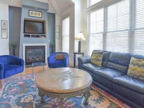 Living area - The Purple House 7 BR in Bethany Beach (Bethany Beach)