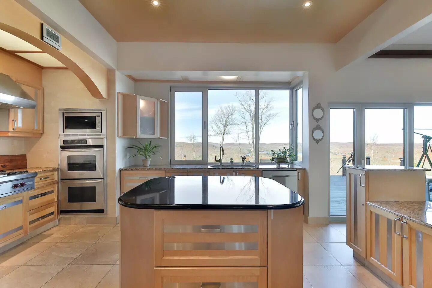 冰箱、微波炉、烤箱、炉灶