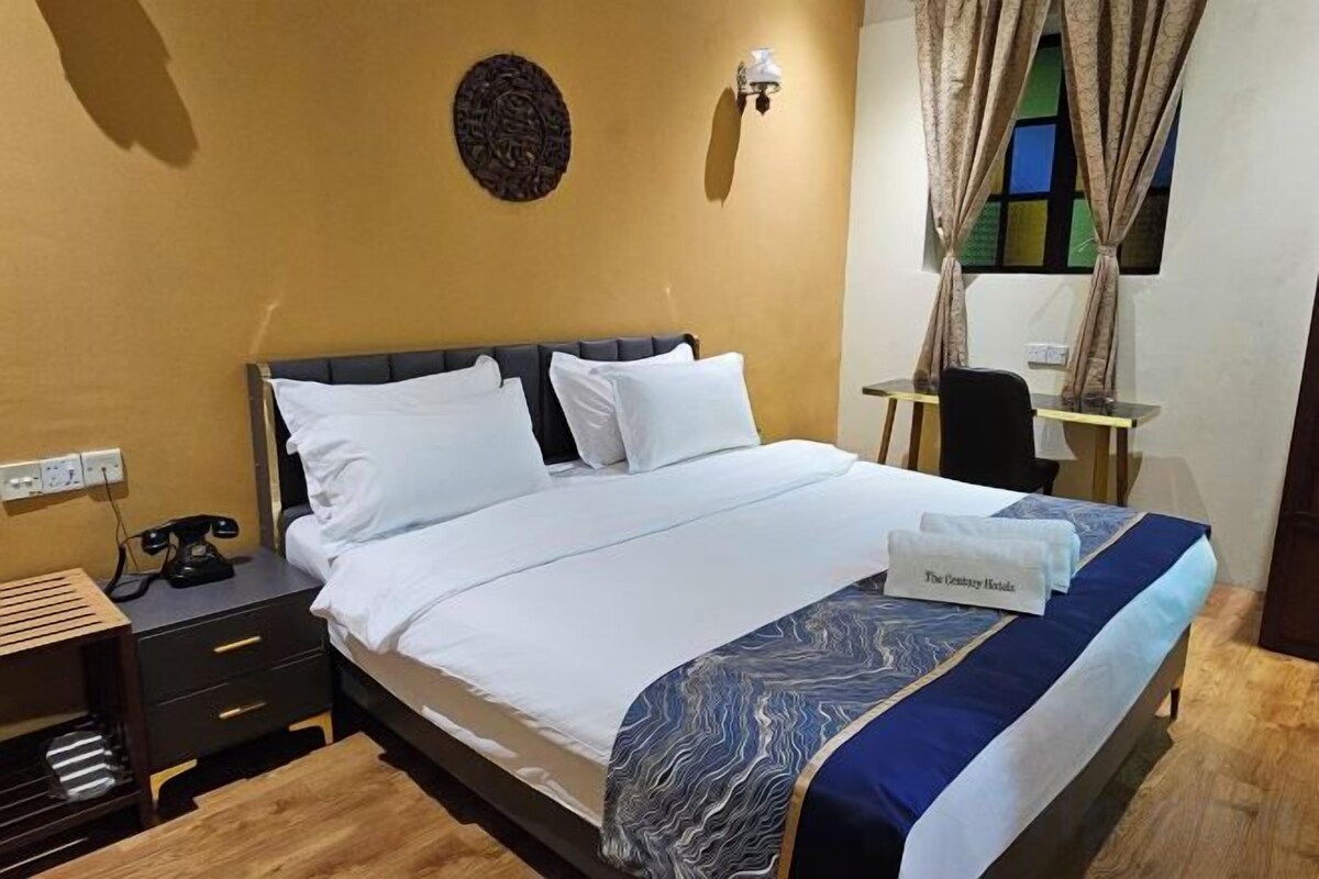 Iron/ironing board, WiFi (free), bed sheets