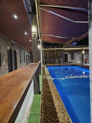 Swim-up bar - THE CENTURY BOUTIQUE HOTEL (George Town)