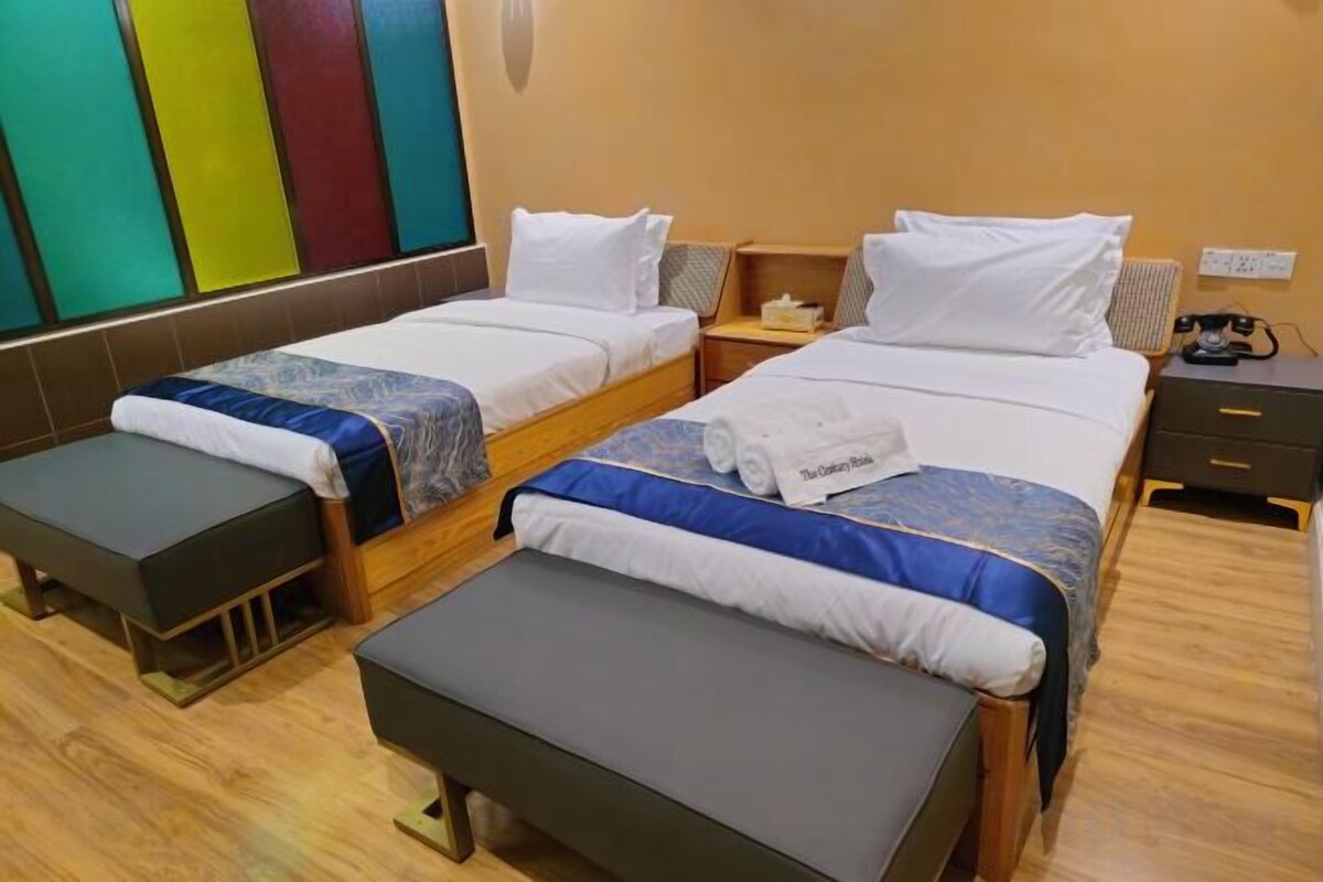 Tabla de planchar con plancha, wifi gratis y ropa de cama
