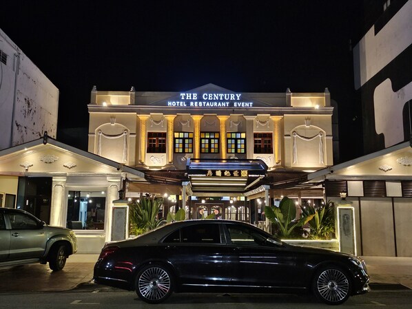 The Century Hotel Restaurant with a classic facade, large windows, and a modern entrance. - THE CENTURY BOUTIQUE HOTEL (George Town)