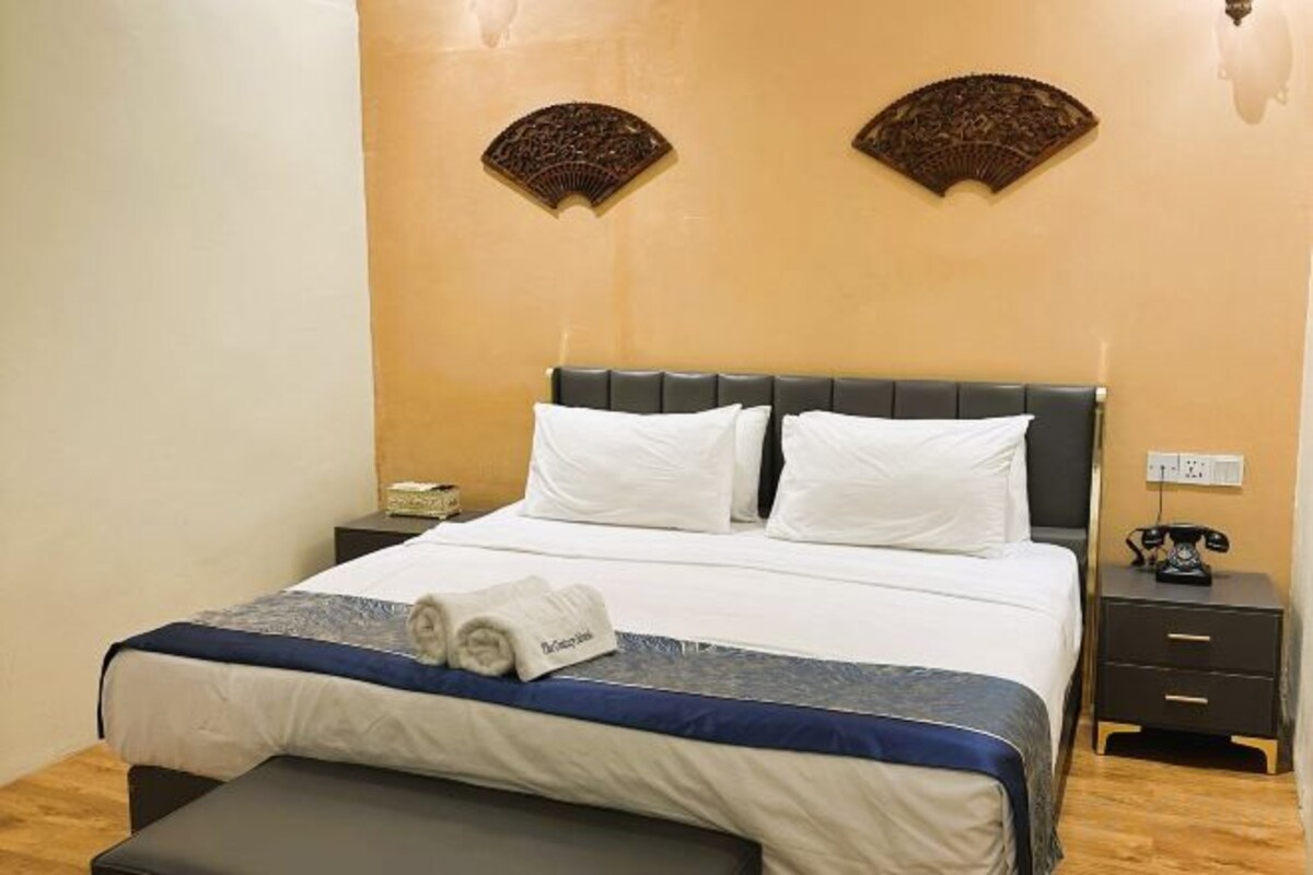 Iron/ironing board, WiFi (free), bed sheets