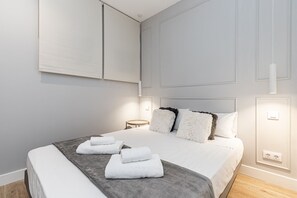 2 bedrooms, iron/ironing board, free WiFi, bed sheets - Waou Essence III Latina (Madrid)
