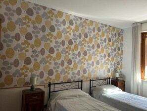 2 slaapkamers, een strijkplank/strijkijzer, wifi, beddengoed